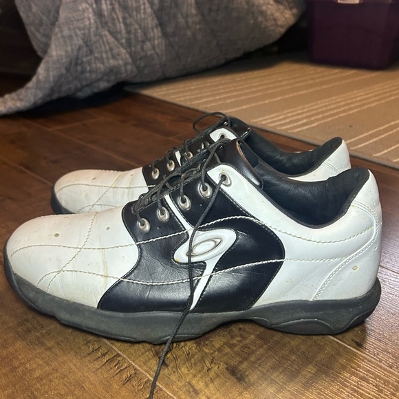 Rare vintage Oakley leather golf shoes with spikes - Picture 2 of 16